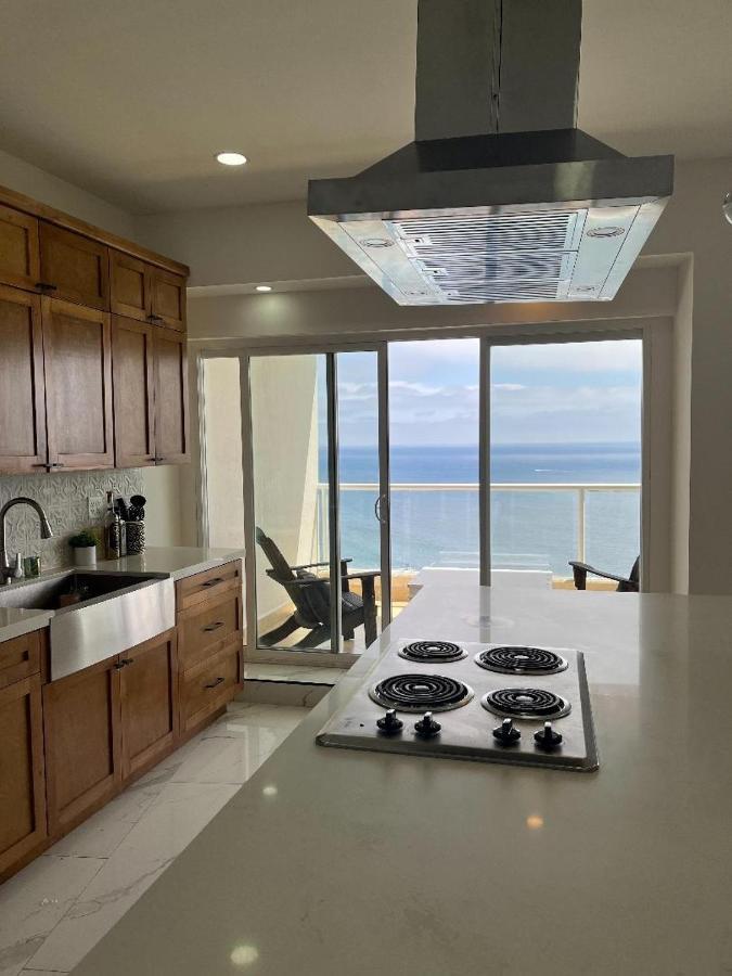 Beachfront 4 Bedroom Penthouse - Pool Steps To Beach & Mins To Downtown Rosarito Esterno foto